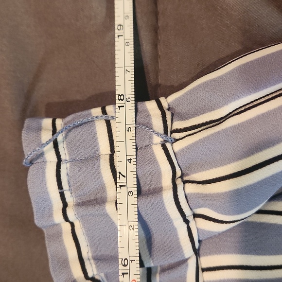Loft Outlet dressy white with stripes Capri pants, size large - Picture 5 of 8